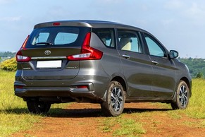 Toyota Rumion Rear Right Side Image