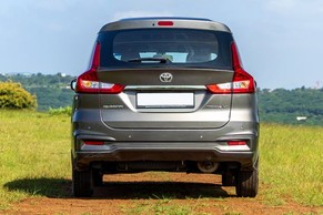 Toyota Rumion Rear view Image