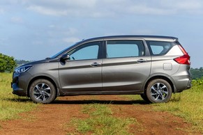 Toyota Rumion Side View (Left)  Image