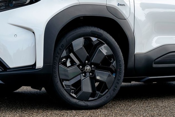 ടൊയോറ്റ അർബൻ ക്രൂയിസർ ebella ചക്രം image