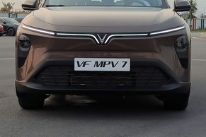 VinFast VF MPV 7 Grille Image