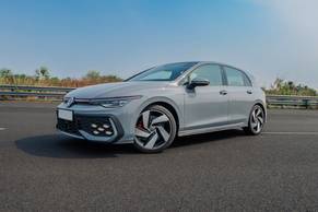 Volkswagen Golf GTI Front Left Side Image