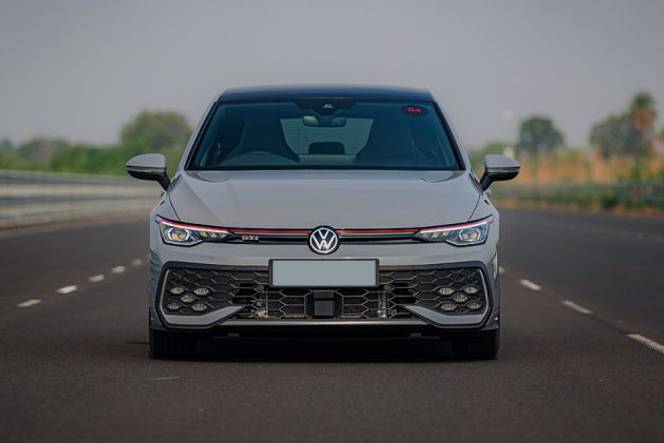 Volkswagen Golf GTI Front View Image