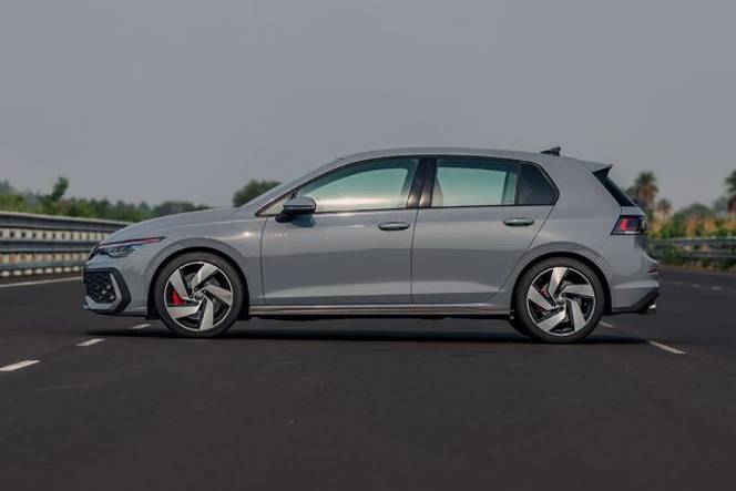 Volkswagen Golf GTI Side View (Left)  Image