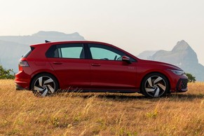 Volkswagen Golf GTI Front Right View Image