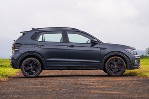 Volkswagen Taigun Front Right View Image