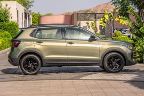 Volkswagen Taigun Front Right View Image