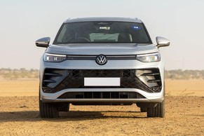 Volkswagen Tayron R-Line Front View Image