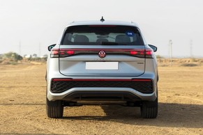 Volkswagen Tayron R-Line Rear view Image