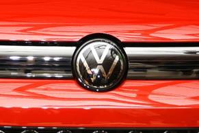 Volkswagen Tiguan R-Line Front Grill - Logo Image