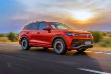 Volkswagen Tiguan R-Line Oyster Silver Metallic