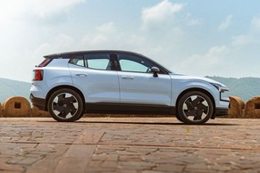 Volvo EX30 Front Right View Image