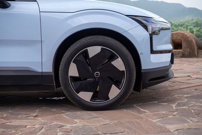 வோல்வோ ex30 சக்கர image வோல்வோ ex30 சக்கர image