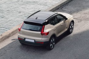 Volvo EX40 Rear Right Side Image