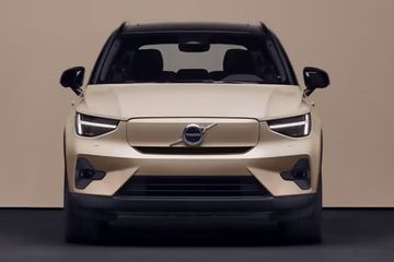 Volvo EX40 Front View Image
