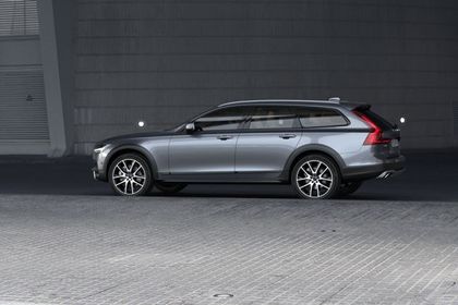 Volvo V90 Cross Country Side View (Left)  Image