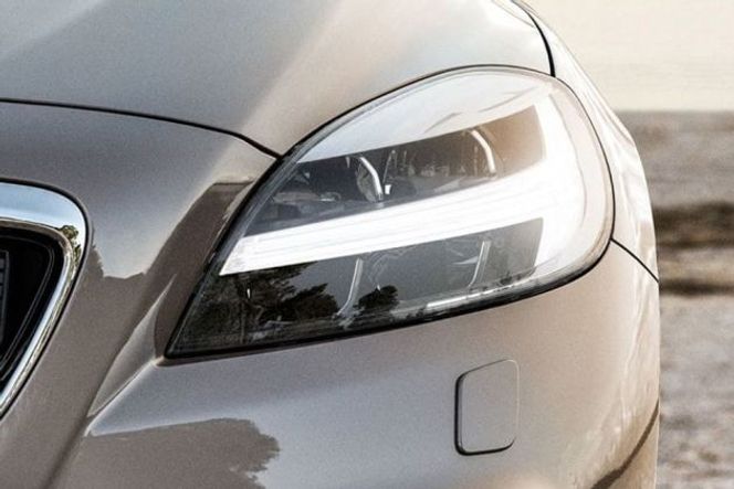 Volvo V40 Cross Country Headlight Image Volvo V40 Cross Country Headlight Image