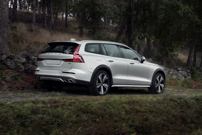Volvo V60 Cross Country Exterior Image Volvo V60 Cross Country Exterior Image