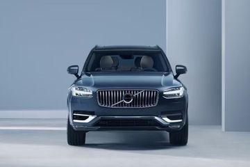 Volvo XC90 2014-2025 Front View Image