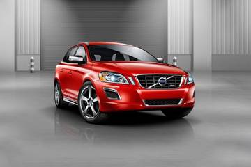 Volvo XC30 Front Left Side Image