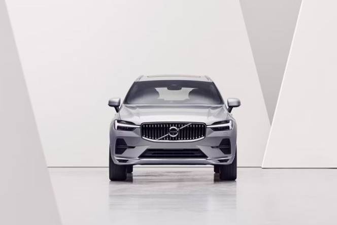 Volvo XC60 Front View Image
