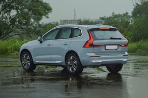 Volvo XC60 Rear Left View Image