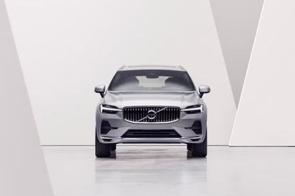 Volvo XC60 2012-2025 Front View Image Volvo XC60 2012-2025 Front View Image