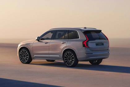 Volvo XC90 2025 Rear Left View Image