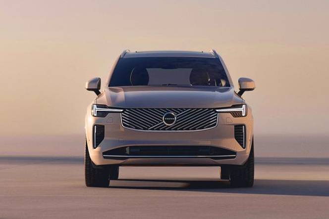 Volvo XC90 Front View Image