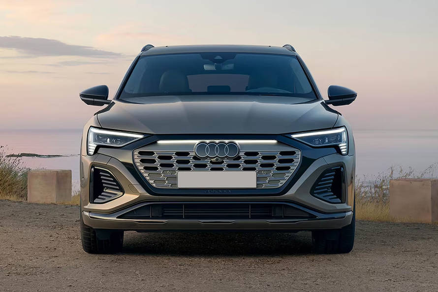 Audi Q8 e-tron Front View