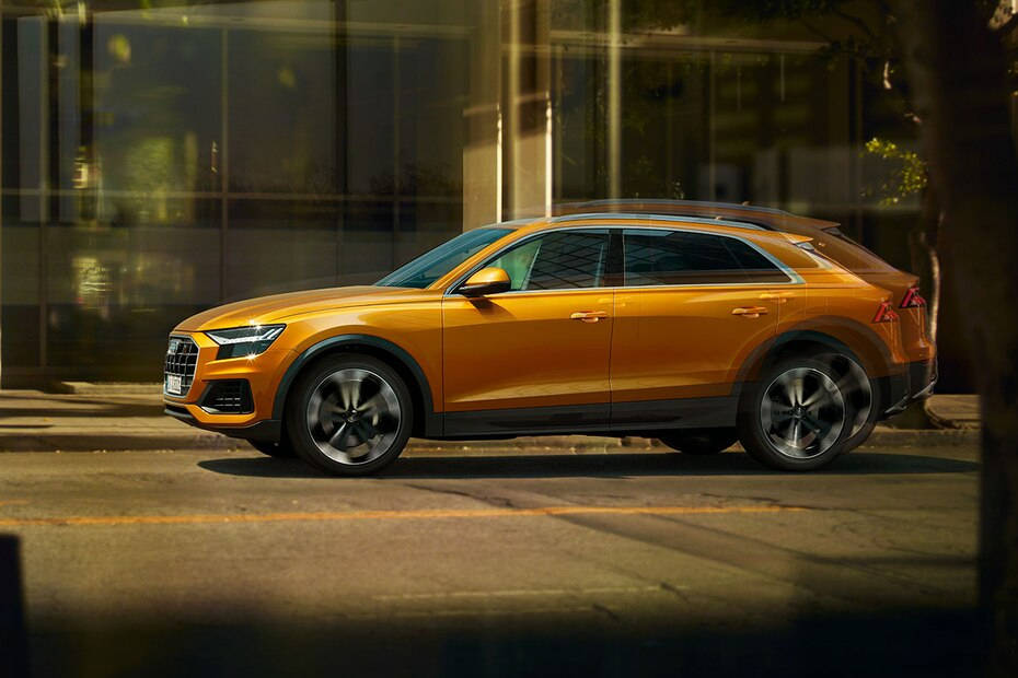 Audi Q8 Side View (Left) 