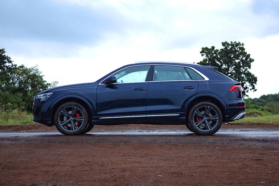 Audi Q8 Side View (Left) 