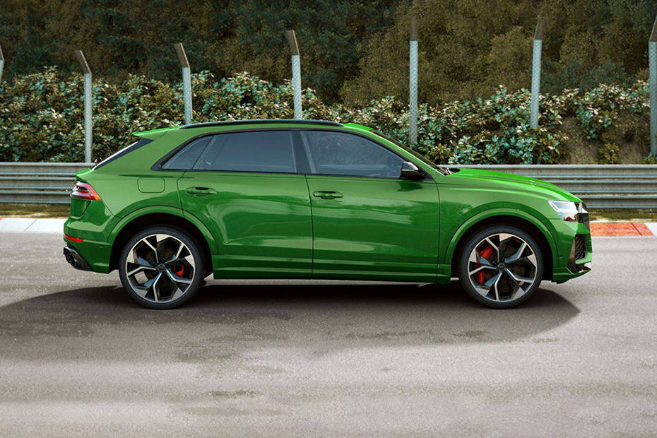 Audi RS Q8 Side View (Right) 