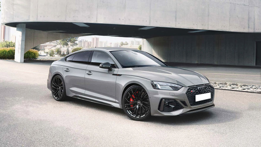 Audi RS5 Front Right Side