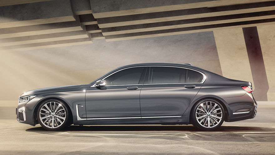 BMW 7 Series Side View (Left) 