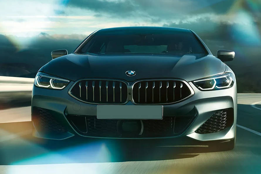 பிஎன்டபில்யூ 8 சீரிஸ் முன்புறம் காண்க