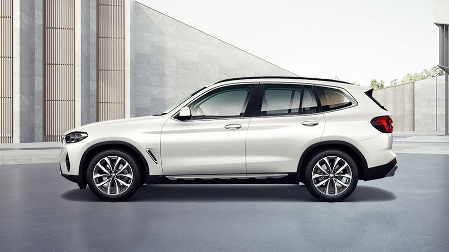 BMW X3 Side View (Left) 
