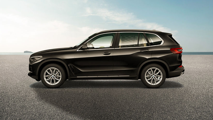 BMW X5 Side View (Left) 