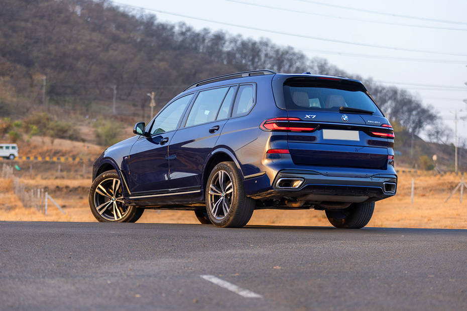 BMW X7 Rear Left View