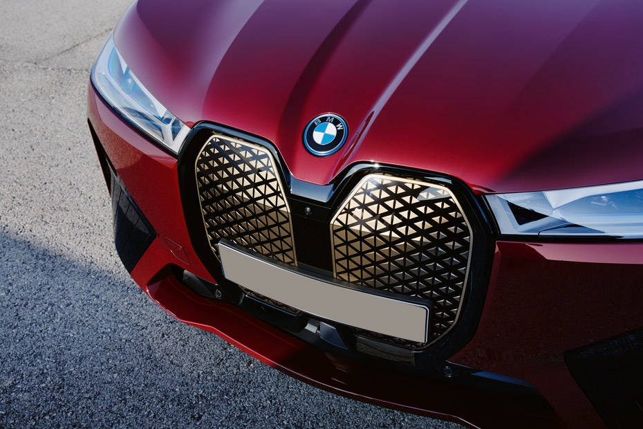 BMW iX Grille Image by CarDekho