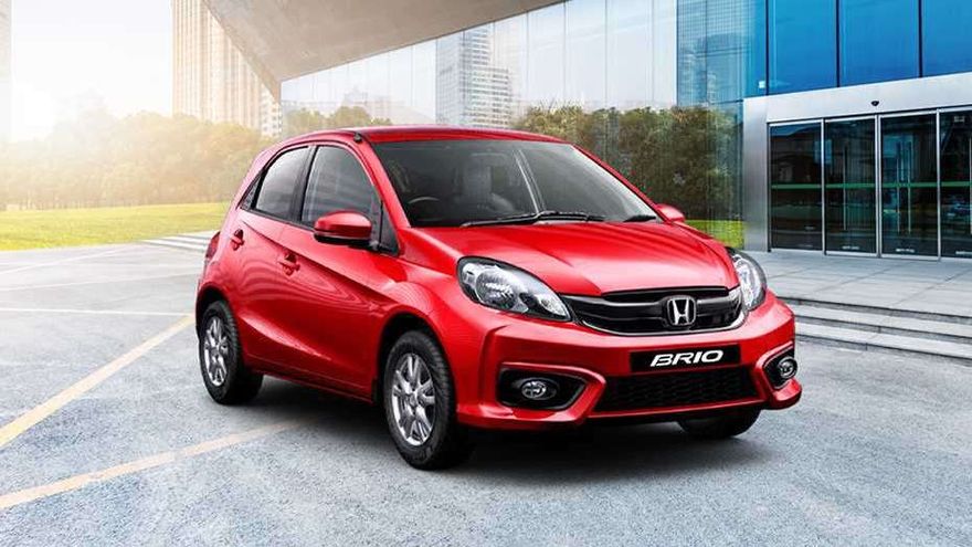 होंडा ब्रियो  द होंडा ब्रियो has been on sale भारत में since 2011. it आईएस द most affordable offering from होंडा in द indian market. द japanese carmaker लेटेस्ट लॉन्च ए midlife फेसलिफ्ट ऑफ द ब्रियो in 2016. as part ऑफ this update, द हैचबैक received ए few revisions on द outside, ए न्यू dashboard, और ए few feature additions, while remaining mechanically unchanged.
