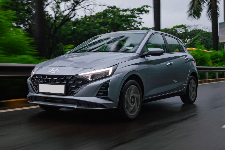 Hyundai i20 Driving: Front Left Quarter View