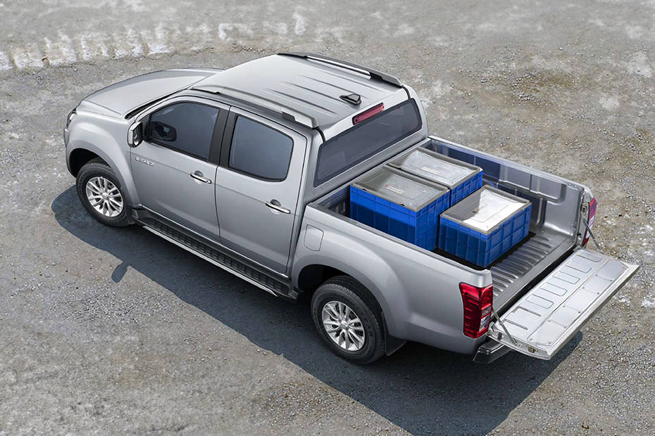 Isuzu S-CAB Z Exterior Image