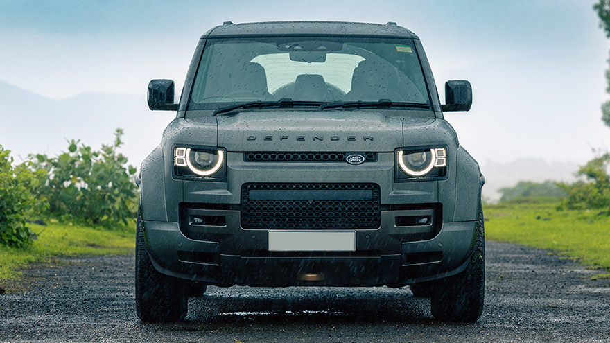 டிபென்டர் முன்புறம் காண்க