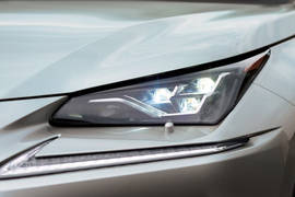 ലെക്സസ് എൻഎക്സ് headlight