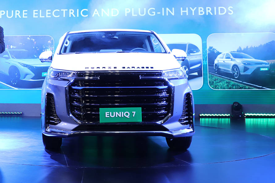 MG Euniq 7 Front View