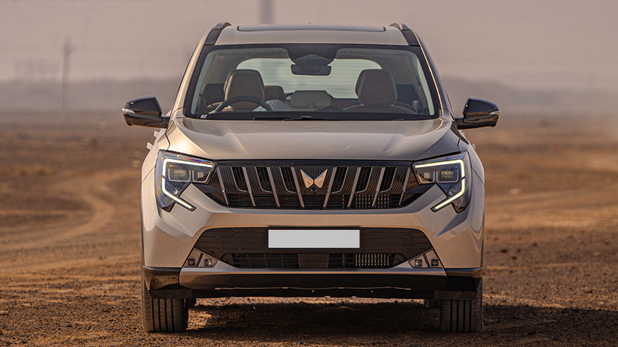 மஹிந்திரா எக்ஸ்யூவி 7xo முன்புறம் காண்க