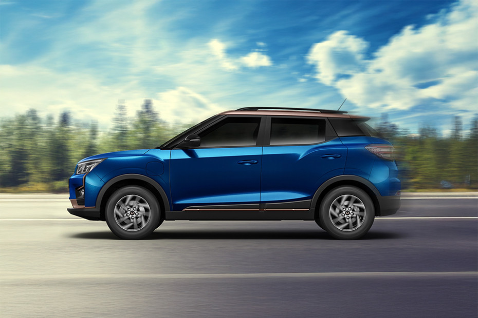 Mahindra XUV400 EV Price - Images, Colours & Reviews