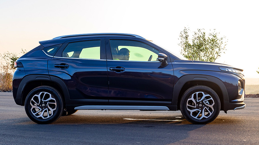 ಮಾರುತಿ ಸುಜುಕಿ ಫ್ರಾಂಕ್ಸ್‌ side profile ನೋಡಿ (right)