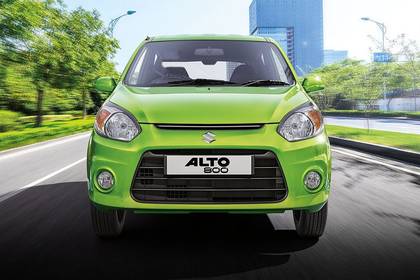 Maruti Alto 800 2016-2019 The front-end is characterised by petal-shaped headlights mounted on the extreme corners and a large air dam on the bumper. Maruti Alto 800 2016-2019 The front-end is characterised by petal-shaped headlights mounted on the extreme corners and a large air dam on the bumper.